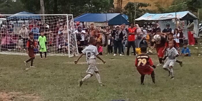 Babak Pertama Sepak Bola U10-12 SSB-Cambai Selatan Berlaga Sengit Dengan Tuan Rumah