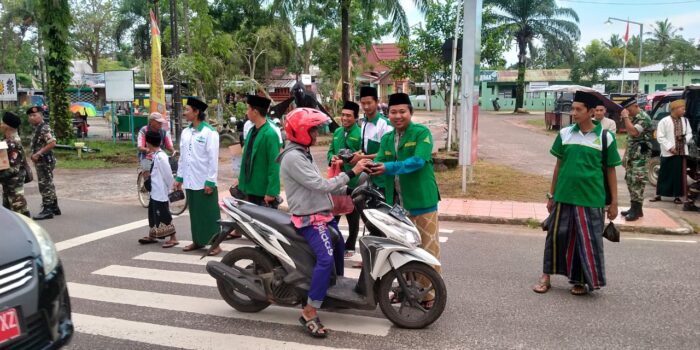 Ansor dan NU Beltim Konsisten Bagi Takjil Buka Puasa