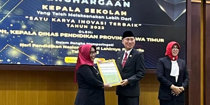 Kepala Sekolah SMKN 2 Tulungagung Raih Penghargaan Karya Inovasi Terbaik