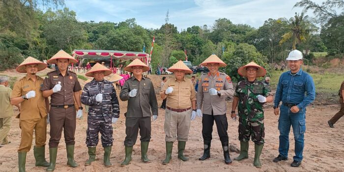 HUT Bhayangkara ke-77 , Polres Bangka Barat Tanam 4000 Mangrove