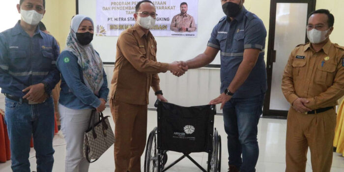 Bupati Algafry Serahkan 20 Kursi ke Penyandang Disabilitas