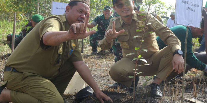 Peringati Hari Desa Asri Nusantara, Desa Namang Tanam Pohon Disaksikan Wakil Presiden RI
