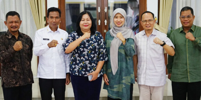 Bupati Algafry Didampingi Ketua TP-PKK Eva Algafry Bateng, Menyambut  Kedatangan  Pj.Gubernur Babel