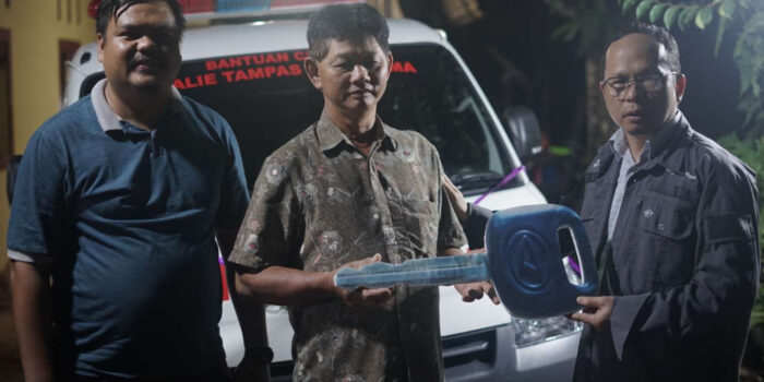 Algafry Serahkan Ambulans Bantuan CSR PT Walie Tampas Citratama untuk Masyarakat Dusun Nadi