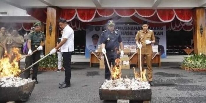 Pemkab Trenggalek Berhasil Musnahkan BKC Rokok Ilegal 