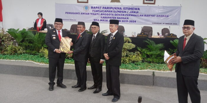 Rapat Paripurna Istimewa Pelantikan PAW serta Penyampaian Hasil Reses di Gelar Oleh DPRD Bangka