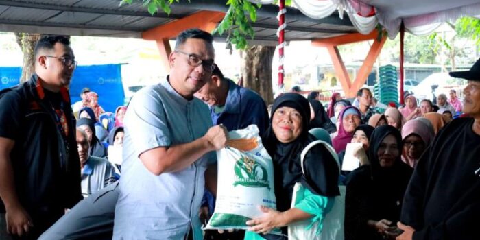 Pemkot Pangkalpinang Bagikan Beras dari Pemerintah Pusat Tahap Pertama ke Masyarakat 
