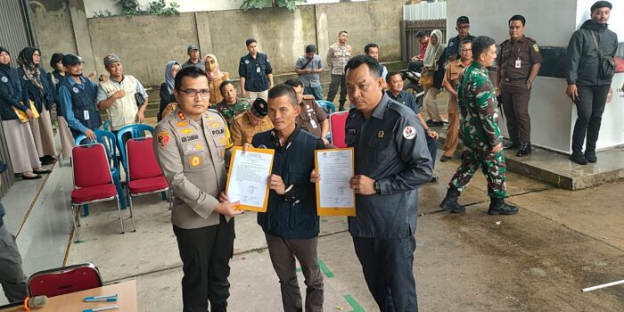 Kapolres Bangka Barat Hadiri Kegiatan Pelepasan Keberangkatan Distribusi Logistik Ke Seluruh TPS di Bangka Barat