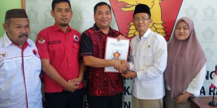 Setelah Daftar di PDIP dan Demokrat, Adet Mastur Lanjutkan ke DPC Gerindra Bangka Tengah