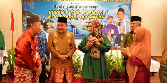 Pj Walikota Lusje Hadiri Bukek Puaso Enem dan Tradisi Bepanton Yang Digelar Dipendik Kota Pangkalpinang 
