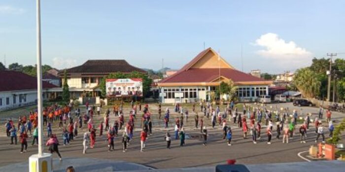 Pj Walikota Pangkalpinang Ikuti Senam Kebugaran Jasmani Bersama ASN