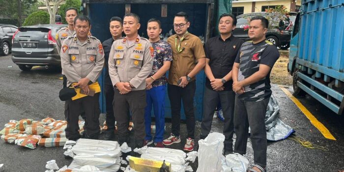 Polres Bangka Barat Berhasil Tangkap Truk Bermuatan Pasir Timah dan Timah Balok Tanpa Dokumen 