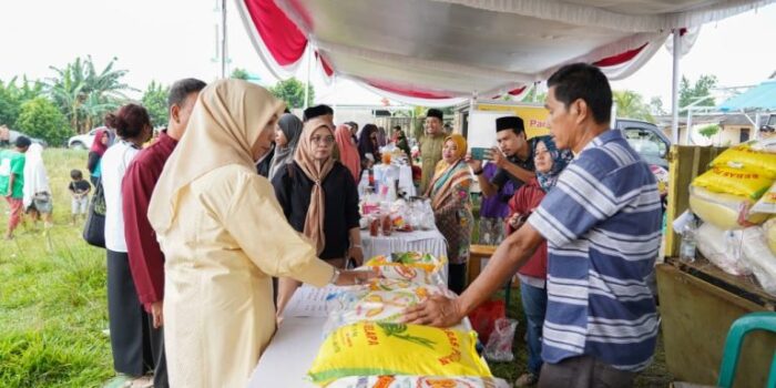 Pemkot Pangkalpinang Gelar Operasi Pasar Di Lapangan Bola Tuatunu Indah