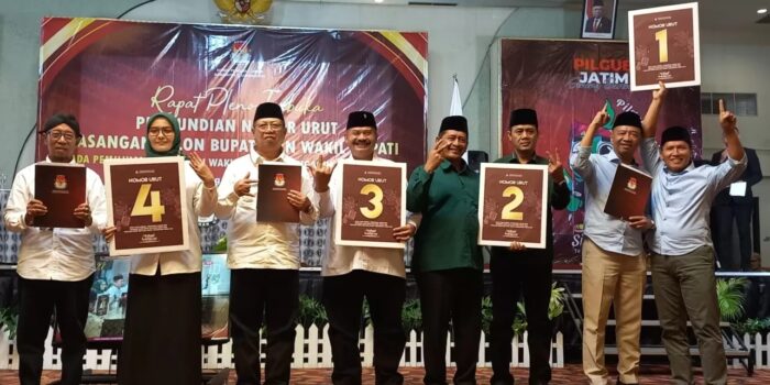 KPU Gelar Rapat Pleno Pengundian No Urut Empat Paslon Bupati Tulungagung