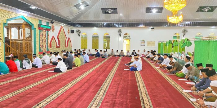 Peringati Hari Santri Nasional Ke-9, Pj. Sekda Lambar Besama Jajaran Gelar Shalat Istisqa Hingga Doa Bersama