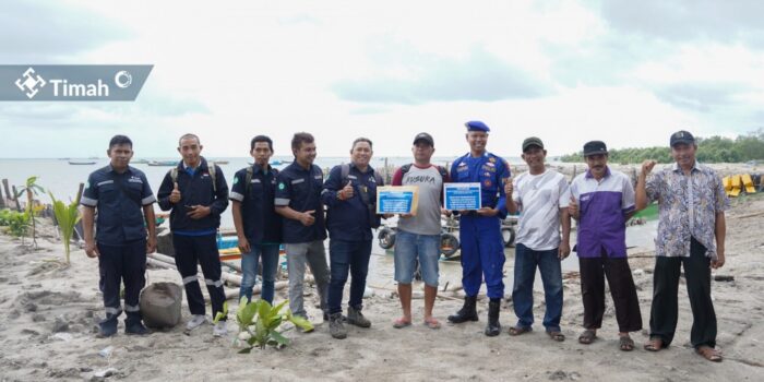 PT Timah Dukung Pengerukan Alur Pengangkut Ikan di Pantai BOM Sampur