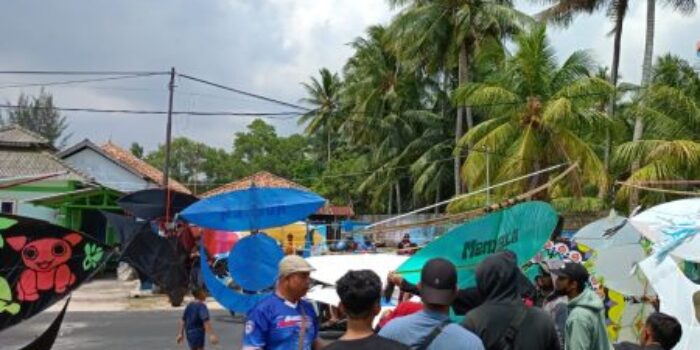 Festival Layangan Pantai Pasir Padi, Ragam Kreasi yang Menarik Perhatian Pengunjung