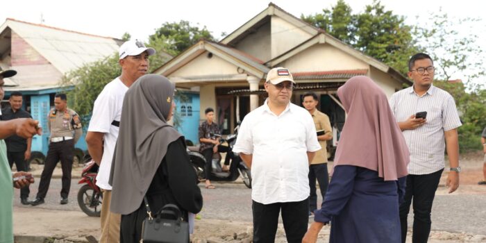 Cagub Erzaldi Kunjungi Lokasi Kebakaran Rumah Warga di Desa Perlang