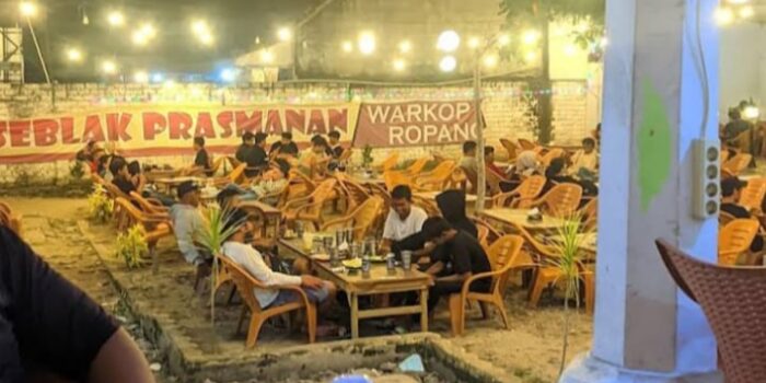 Selain Tempat Pavorit  Kawula Muda, Warkop Ropang Sungailiat Sajikan Menu  Andalan “Lempah  Kuning Special “