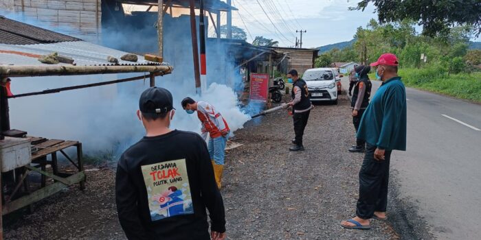 Polres Lampung Barat Lakukan Fogging untuk Cegah DBD