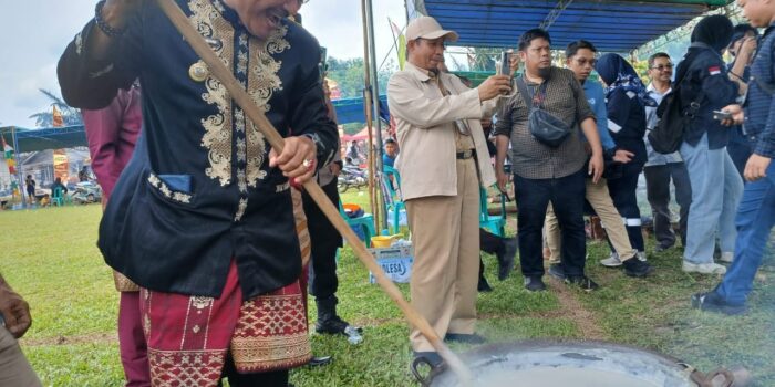 Pesta Adat Dodol Bergema, PT Timah Dukung Pelestarian Tradisi Masyarakat Desa Penyampak 