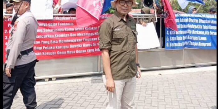 Geruduk Kejati Lampung, Rubik dan Gembok Pertanyakan Progres Laporan Dugaan KKN di Lampung Timur