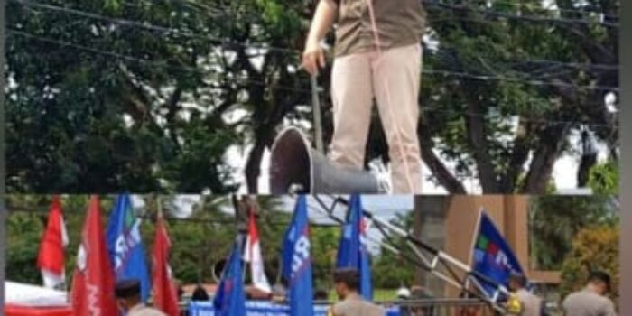 Demo di Kejati, Gembok dan Rubik Pertanyakan Laporan Bagian Umum Way Kanan