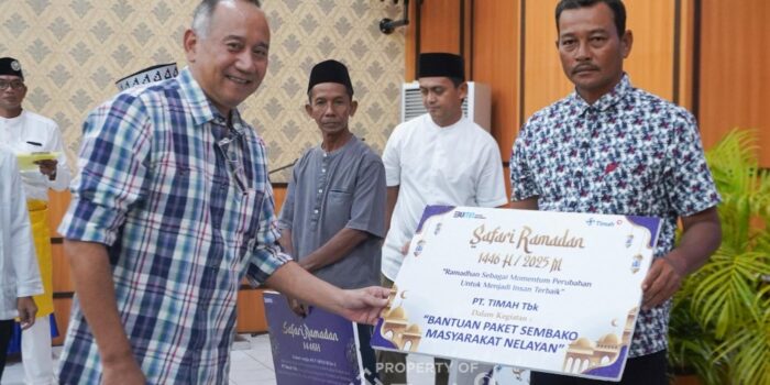 Momen Ramadan 1446 Hijriah, PT Timah Salurkan Ratusan Paket Sembako Bagi Nelayan di Pulau Kundur 
