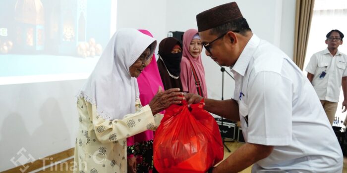 Ramadan Berbagi Keberkahan, PT Timah Bagikan ratusan Paket Sembako dan Takjil Bagi