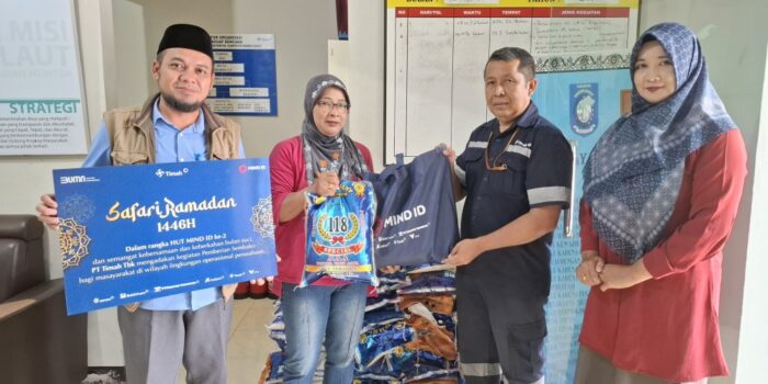 Jelang Idul Fitri, PT Timah Bagikan Paket Sembako Bagi Masyarakat di Desa Belo Laut 