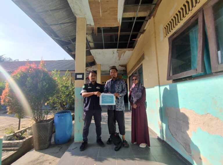 Tingkatkan Kwalitas Pendidikan , PT Timah Serahkan Bantuan untuk MI Darul Jannah Karimun