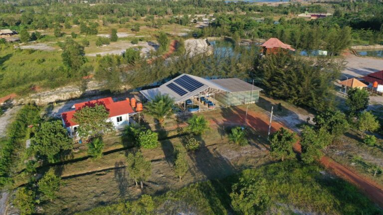 PT Timah Dukung Rehabilitasi Lingkungan dan Energi Hijau Lewat PLTS di Lahan Bekas Tambang