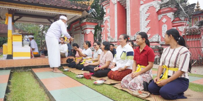 Kegiatan Sosial dan Lingkungan Semarakkan Dharma Santi BUMN 2025 di Regional Palembang