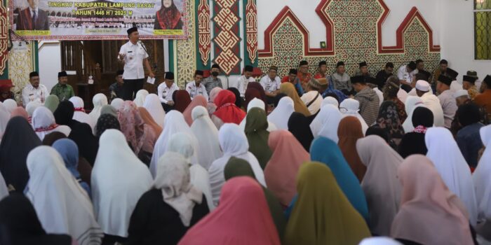 Saat Membuka Bimbingan Manasik Haji, Bupati Parosil Mabsus Minta Jamaah Ikuti Dengan Serius 