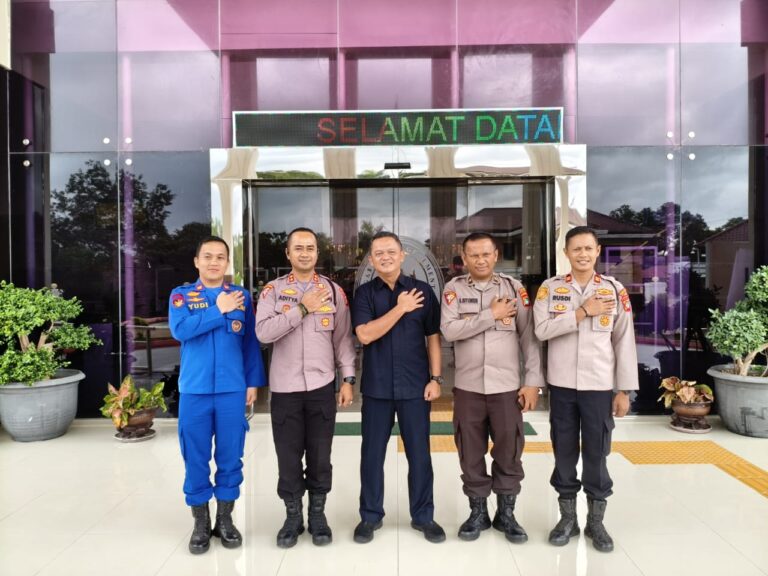 AKBP Pradana Aditya Laksanakan Kunjungan Kerja ke DPRD dan Pengadilan Negeri Mentok