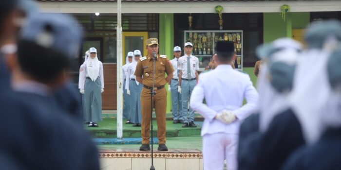 Jadi Pembina Upacara di SMAN 1 Liwa Parosil Mabsus Paparkan Beasiswa Kedokteran Gigi