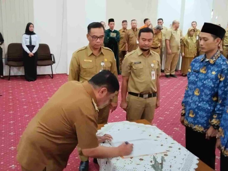 Pejabat Walikota Pangkalpinang Resmi Melantik dan Serakah SK 40 PNS Serta 134 PPK