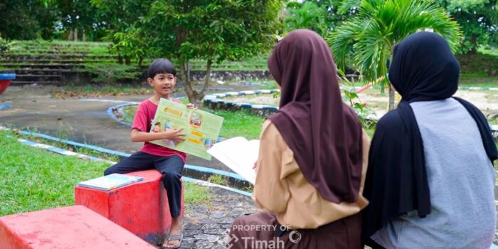 PT Timah Ajak Anak Geliatkan Literasi Dengan Membaca Buku di Taman Baca Rumah Stannia 