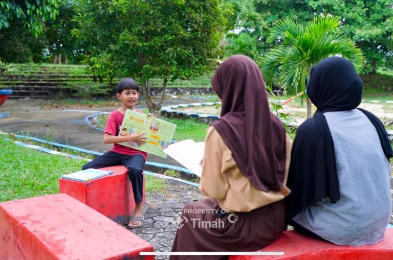 PT Timah Ajak Anak Geliatkan Literasi Dengan Membaca Buku di Taman Baca Rumah Stannia 