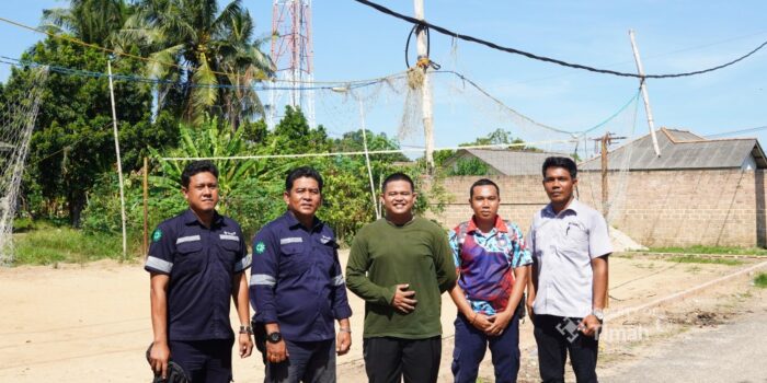 Dukung  Kegiatan Olahraga. PT Timah Serahkan Bantuan Renovasi Lapangan Voli 