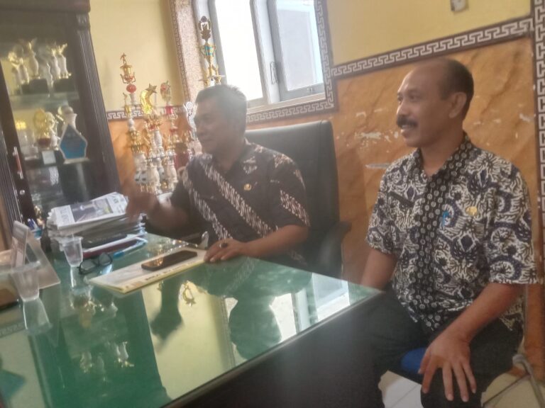 Camat Campurdarat Koordinasikan Pembinaan Terkait Kinerja Sekdes Gamping