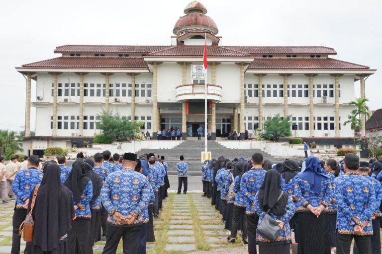 Pj Wali Kota Pangkalpinang Pimpin Upacara Harkitnas ke-117: Ajak Bangkit dan Membangun Karakter Bangsa