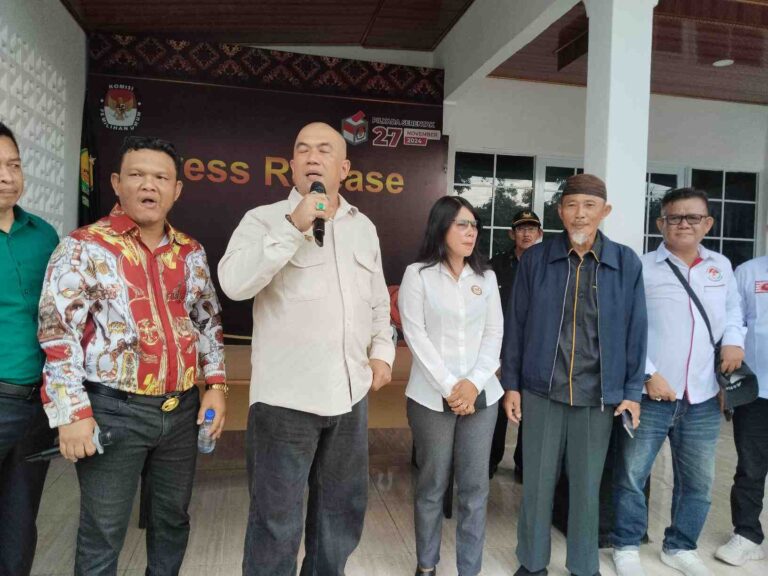 Andi Kusuma dan Budiono Datangi KPU Serahkan Surat Dungkungan Parpol Maju Cabup dan Cawabup Pilkada Bangka 2025