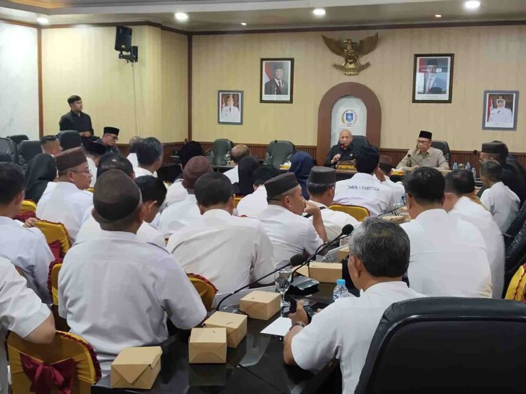 Hampir 250  Honor Gunakan IPP, Ketua DPRD Babel Pimpin Rapat Bersama Para Kepala Sekolah