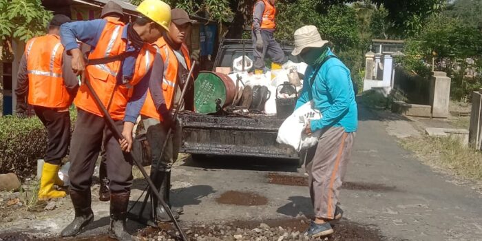 UPT. PJJ Kauman Percepat Perbaikan Jalan Berlubang di Tulungagung