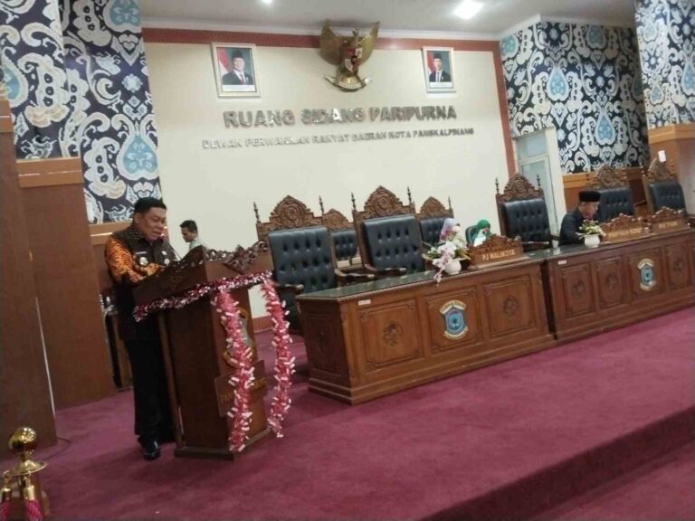 Pj. Unu Ibnudin Paparkan Rancangan Perubahan KUA-PPAS APBD 2025 di Rapat Paripurna DPRD Pangkalpinang