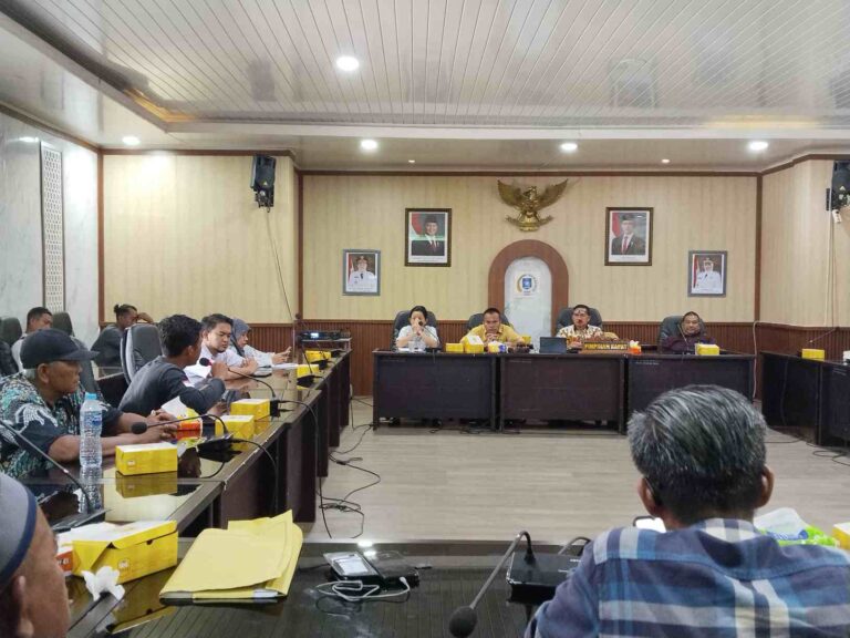 Warga Desa Rias Keluhkan Dampak Perkebunan Sawit ke DPRD Babel