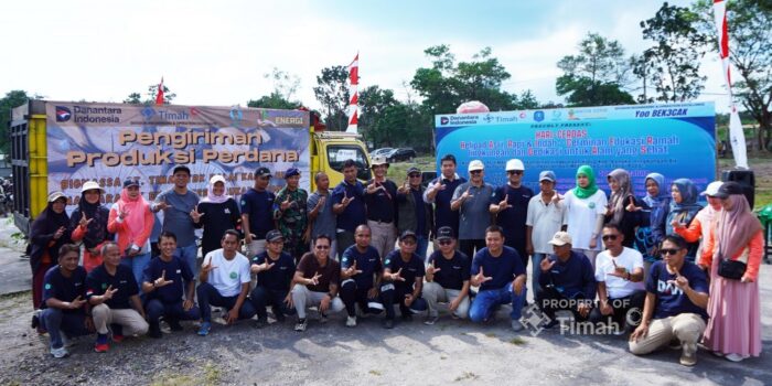 Hari Cerdas Helipad, PT Timah Laksanakan Gotong royong serta Serahkan Bantuan 