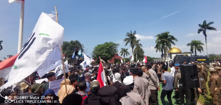 Ribuan Warga Babel Demo Tolak Tambang di Batu Beriga, Desak Zona Laut Bebas Tambang