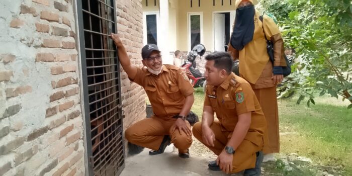 Respon Cepat Camat Pulau Rakyat bersama KAPUS Padang Mahondang Menemui Pria ODGJ di Desa Bangun